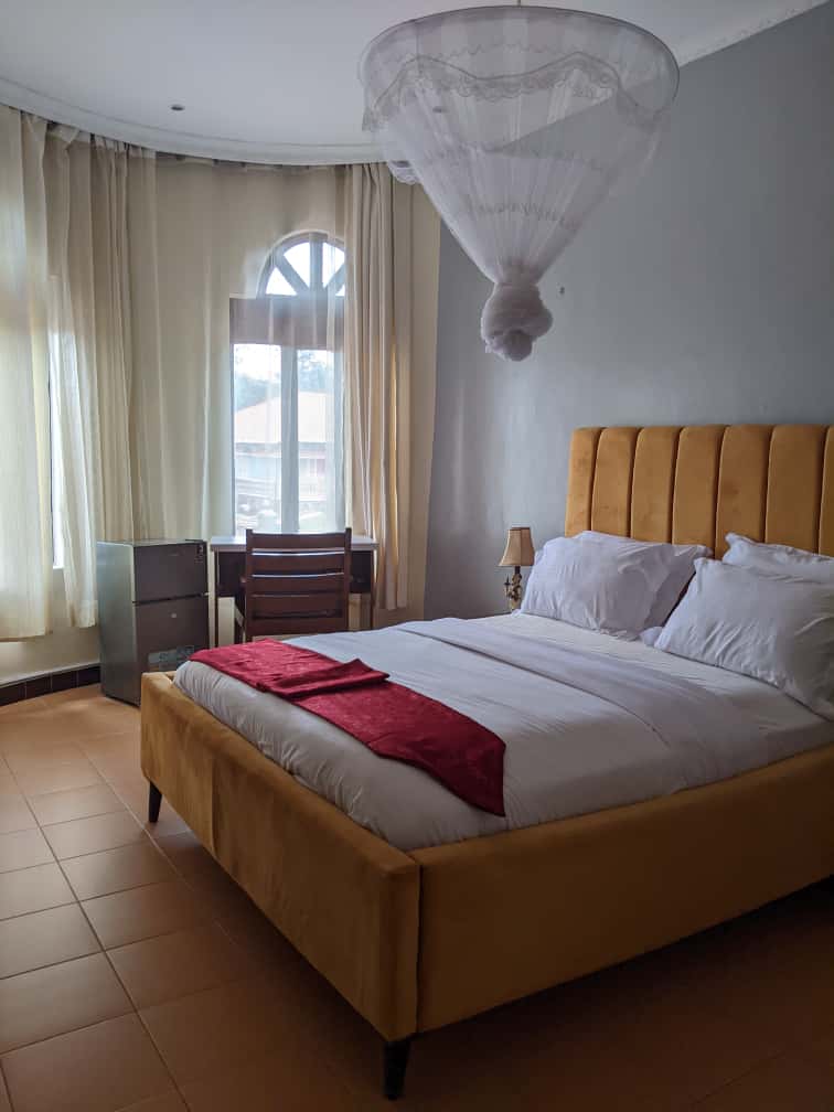 Queen Bed Room